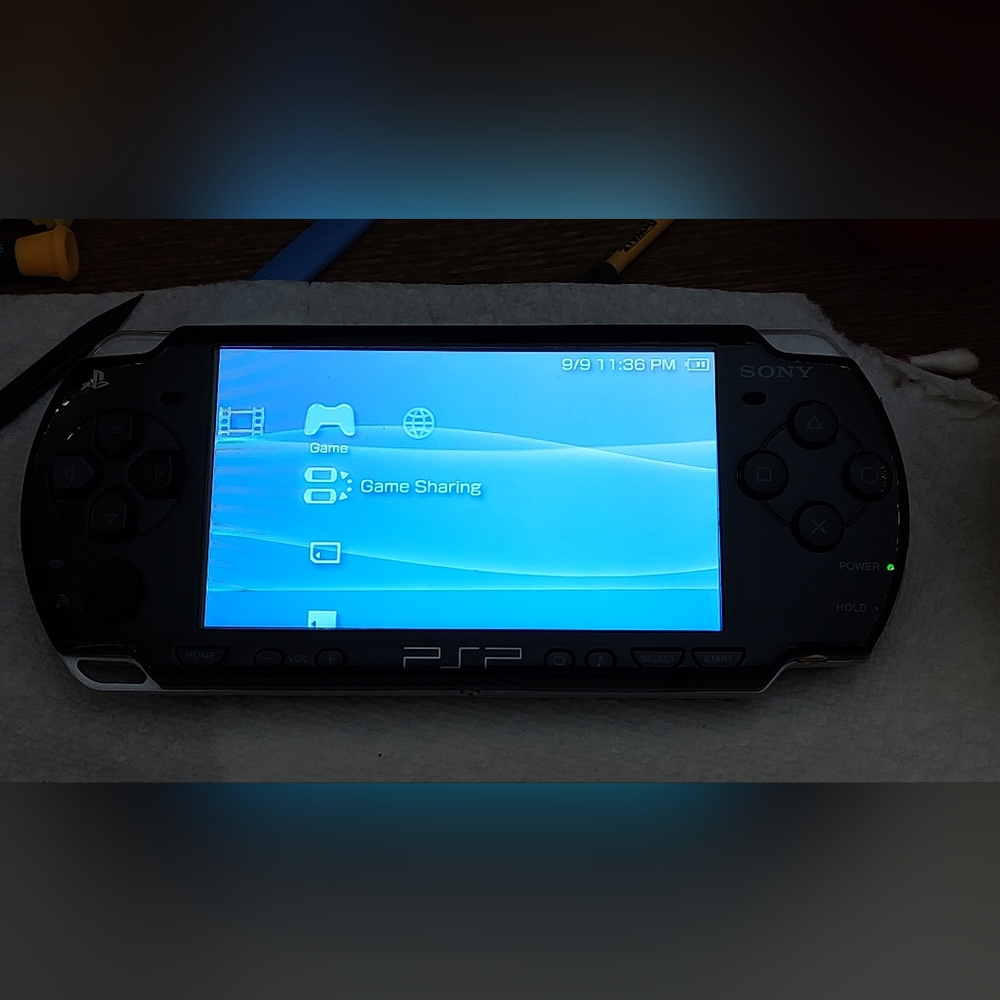PSP 2001 Console [BUNDLE: Need for Speed: Carbon. With Charger]